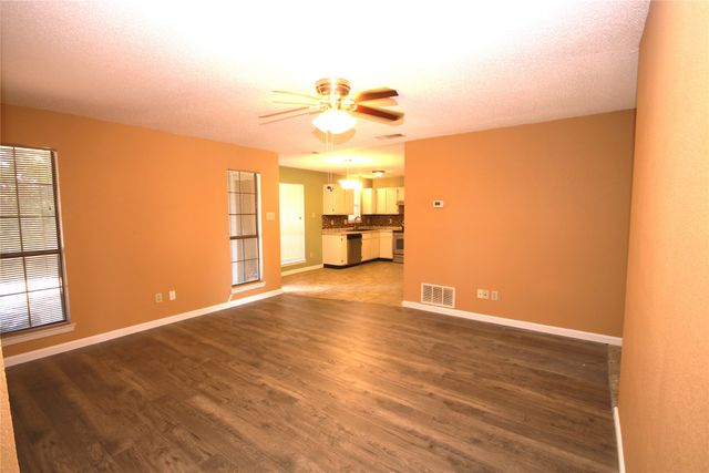 109 Australia Court, Glenn Heights, TX 75154
