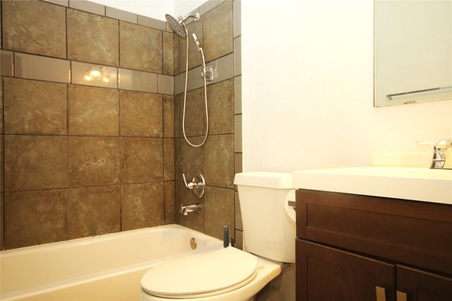 109 Australia Court, Glenn Heights, TX 75154