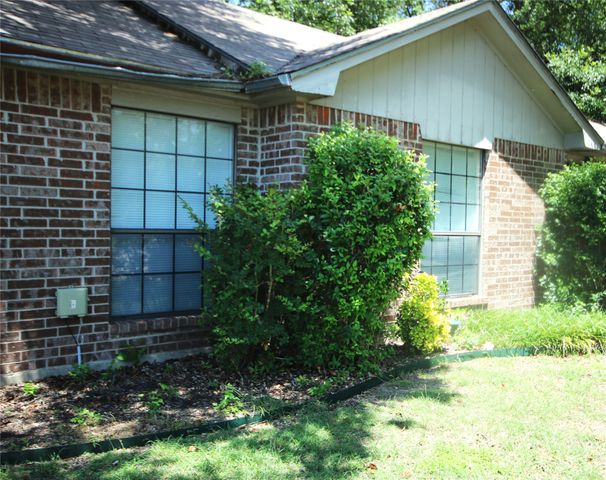 109 Australia Court, Glenn Heights, TX 75154