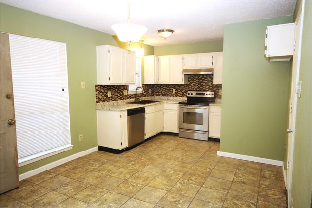 109 Australia Court, Glenn Heights, TX 75154