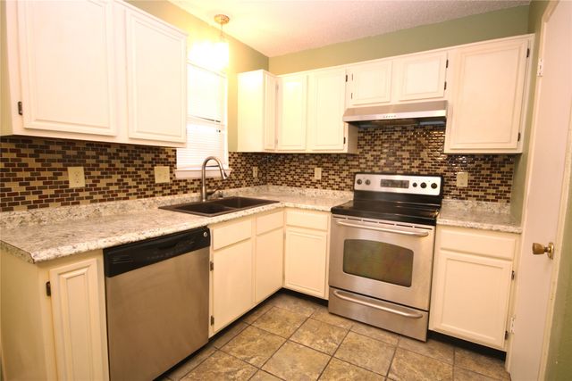 109 Australia Court, Glenn Heights, TX 75154