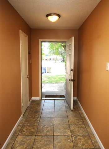 109 Australia Court, Glenn Heights, TX 75154