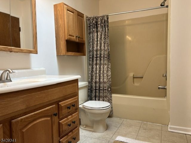 14 Village Dr, Hamburg Boro, NJ 07419
