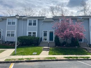 14 Village Dr, Hamburg Boro, NJ 07419