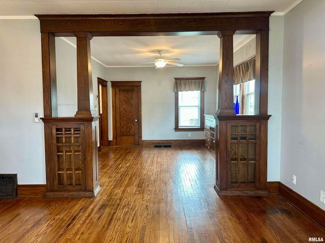 811 7th Avenue S, Clinton, IA 52732