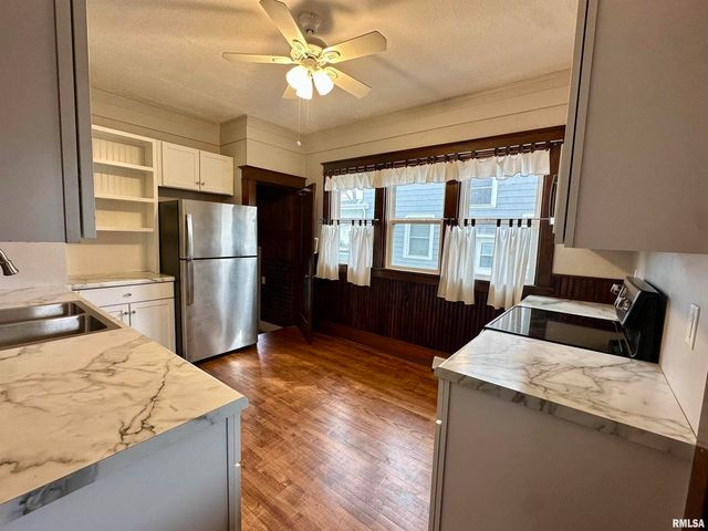 811 7th Avenue S, Clinton, IA 52732