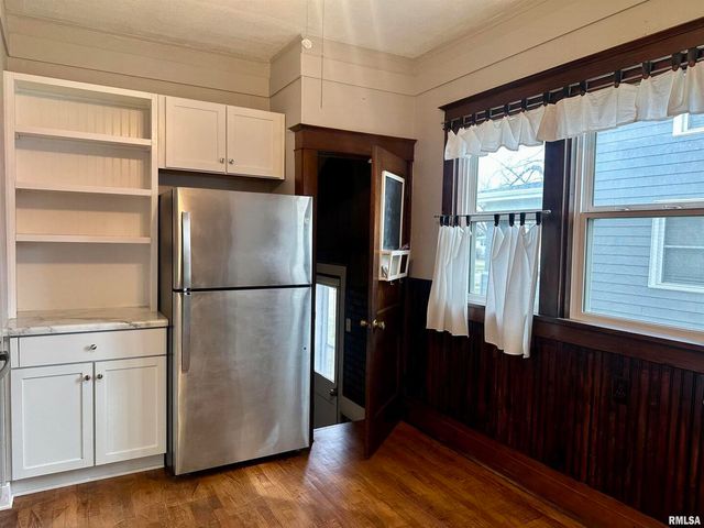 811 7th Avenue S, Clinton, IA 52732