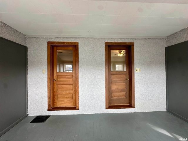 811 7th Avenue S, Clinton, IA 52732