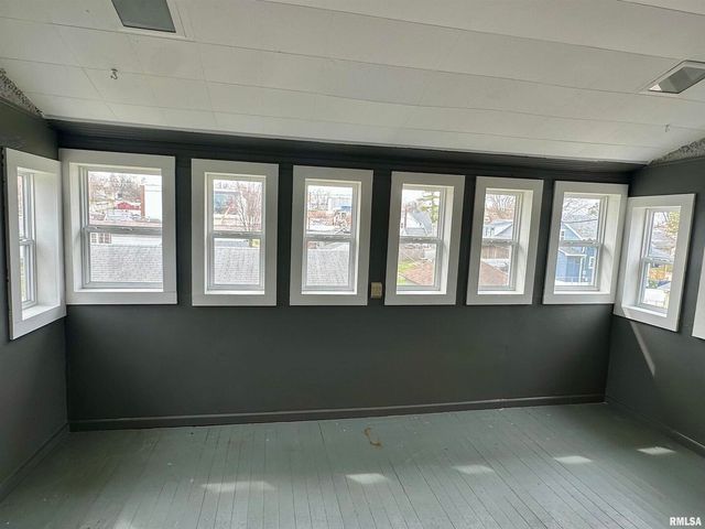 811 7th Avenue S, Clinton, IA 52732