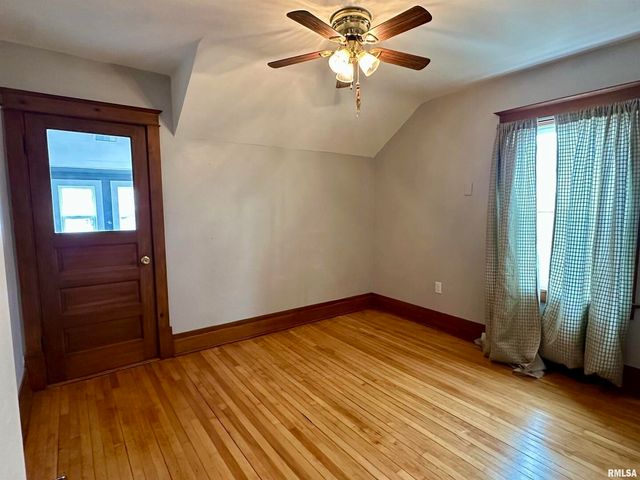 811 7th Avenue S, Clinton, IA 52732