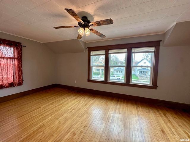 811 7th Avenue S, Clinton, IA 52732