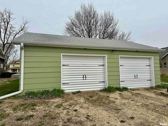 811 7th Avenue S, Clinton, IA 52732