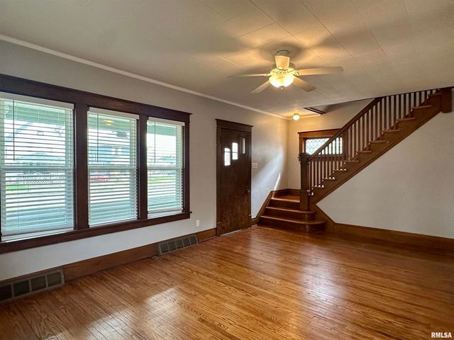 811 7th Avenue S, Clinton, IA 52732