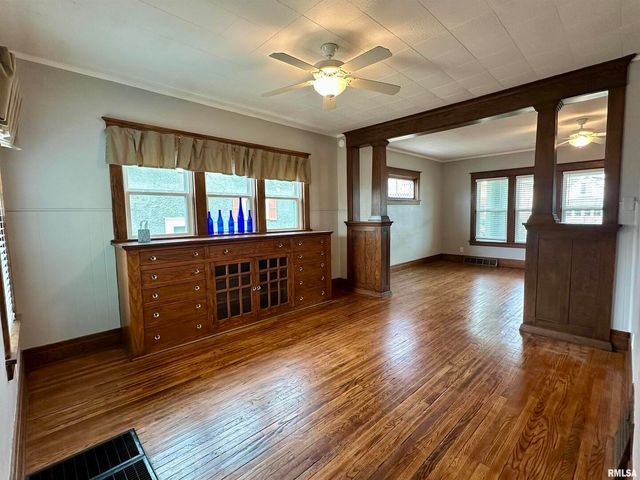 811 7th Avenue S, Clinton, IA 52732