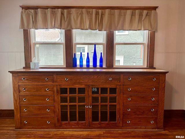 811 7th Avenue S, Clinton, IA 52732