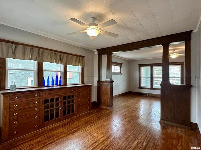 811 7th Avenue S, Clinton, IA 52732