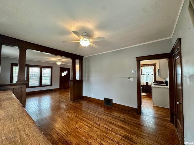 811 7th Avenue S, Clinton, IA 52732