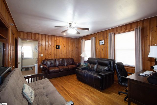 2 Burgundy Drive, Greenville, SC 29615