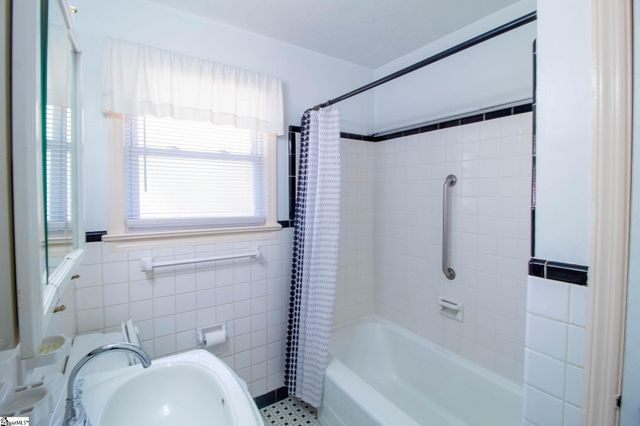 2 Burgundy Drive, Greenville, SC 29615