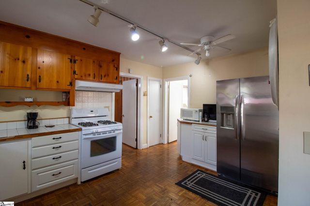 2 Burgundy Drive, Greenville, SC 29615