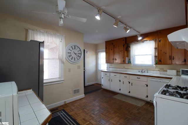 2 Burgundy Drive, Greenville, SC 29615