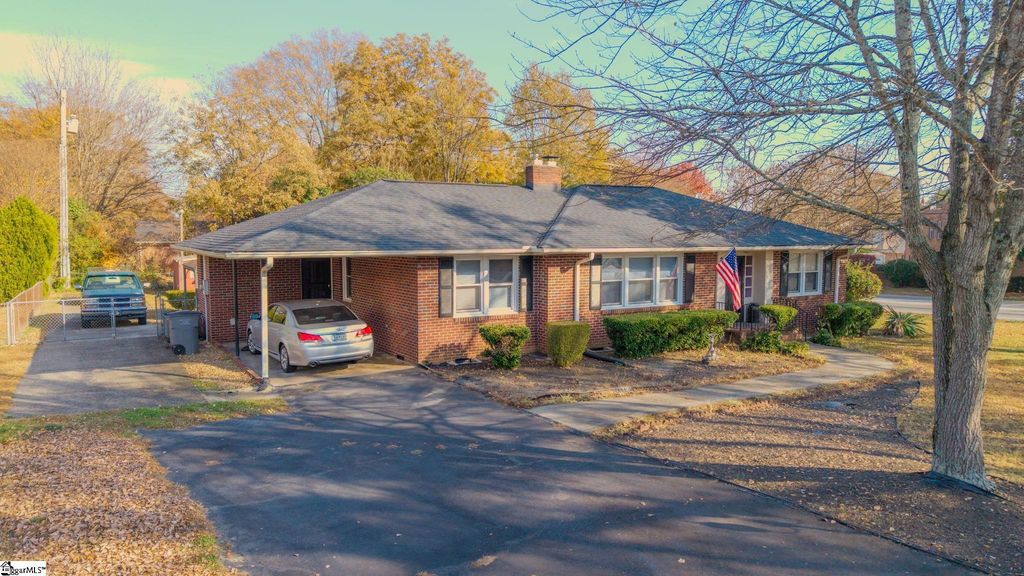 2 Burgundy Drive, Greenville, SC 29615