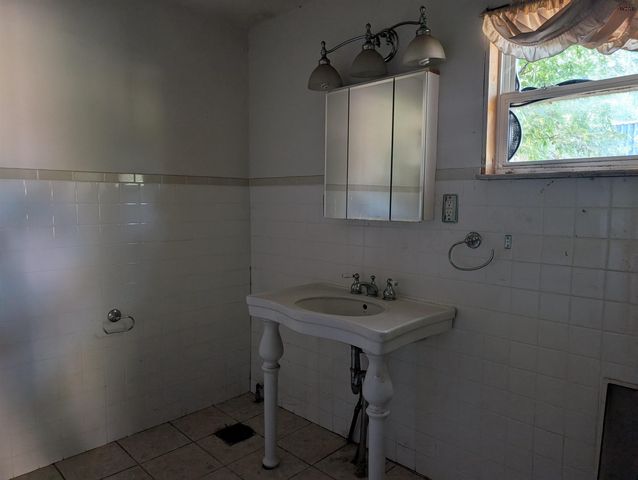 601 E 3RD STREET, Burkburnett, TX 76354