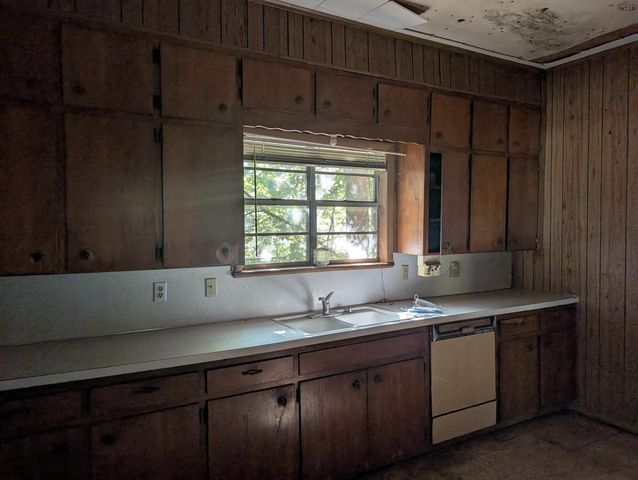 601 E 3RD STREET, Burkburnett, TX 76354