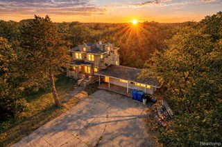 21855 Schoenherr Road, Warren, MI 48089