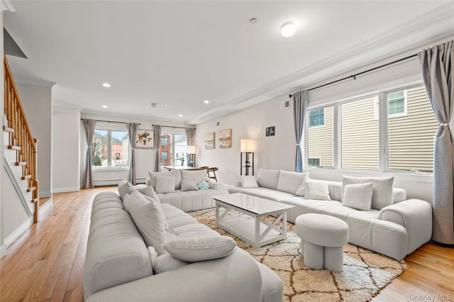 25 Sanford, Staten Island, NY 10307