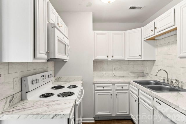 6041 Crape Myrtle Lane, Charlotte, NC 28216