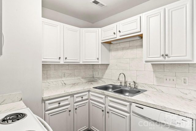 6041 Crape Myrtle Lane, Charlotte, NC 28216