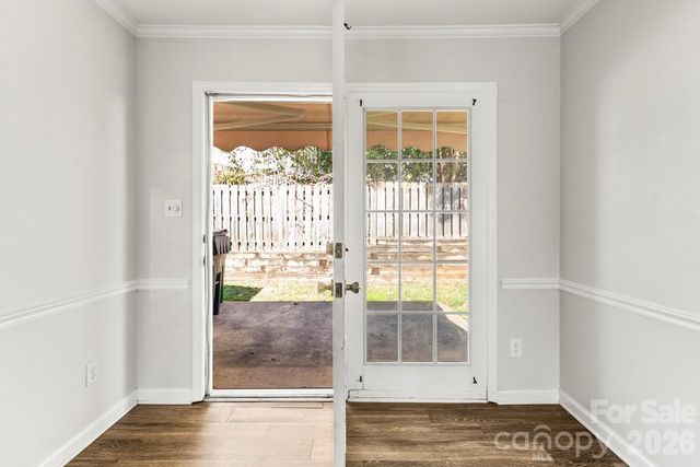 6041 Crape Myrtle Lane, Charlotte, NC 28216