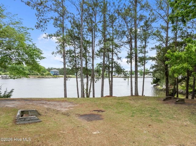 209 Old Ironsides Road, Newport, NC 28570