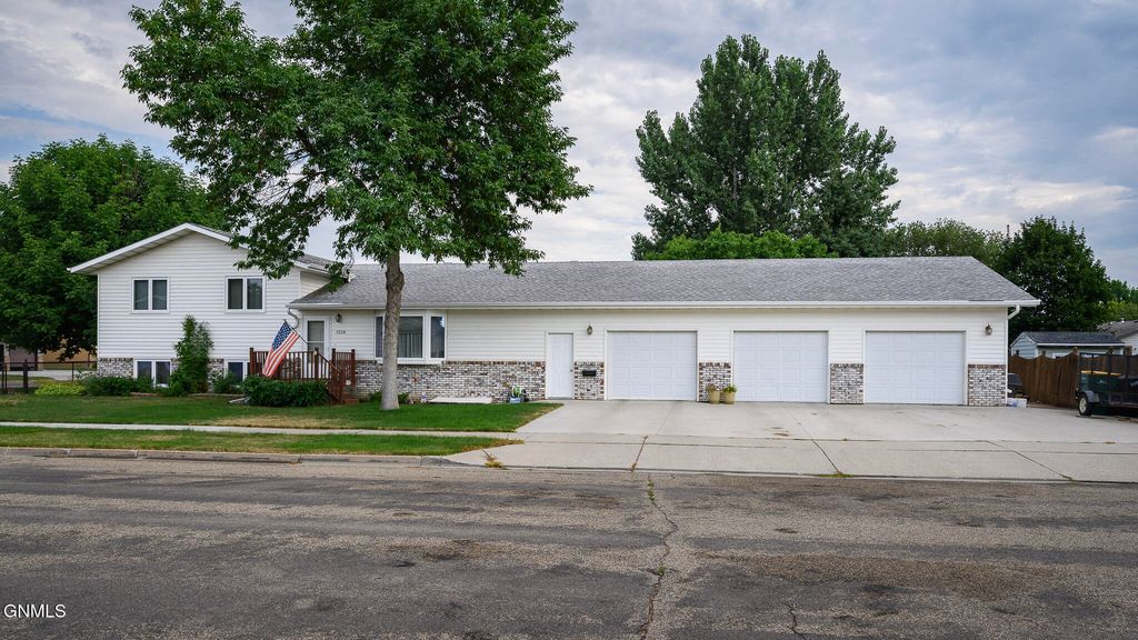 3226 Devon Drive, Bismarck, ND 58504 photo 1