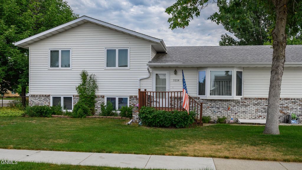 3226 Devon Drive, Bismarck, ND 58504 photo 3