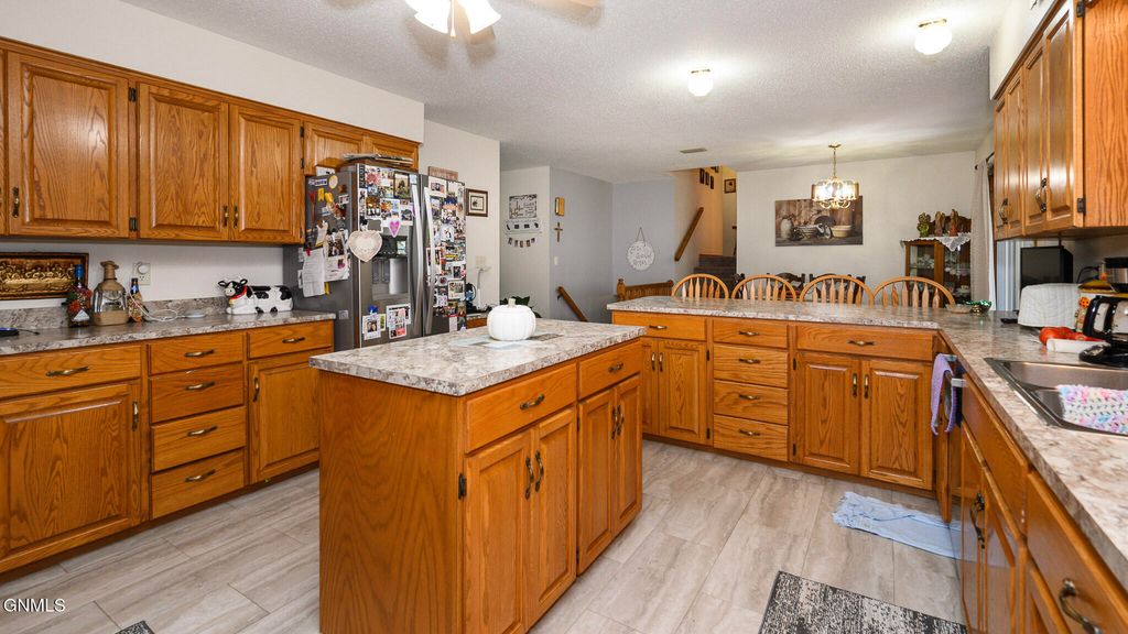 3226 Devon Drive, Bismarck, ND 58504 photo 4