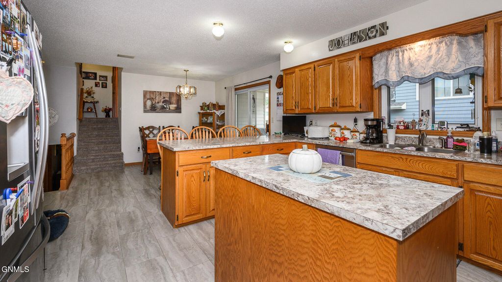 3226 Devon Drive, Bismarck, ND 58504 photo 5