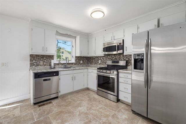 37 Ridgeway Drive, Warren, RI 02885
