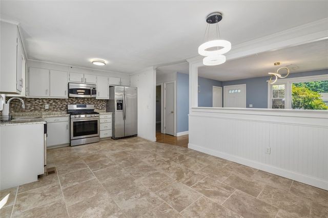 37 Ridgeway Drive, Warren, RI 02885