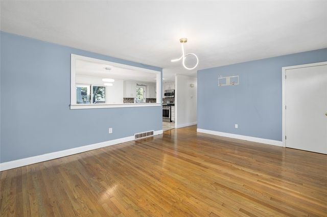 37 Ridgeway Drive, Warren, RI 02885