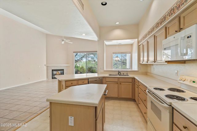 1538 W Carmel Pointe Drive, Oro Valley, AZ 85737