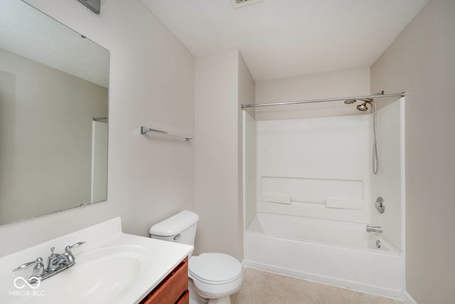 12235 Bubbling Brook Drive 400, Fishers, IN 46038