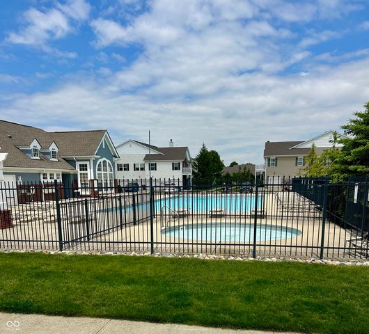 12235 Bubbling Brook Drive 400, Fishers, IN 46038