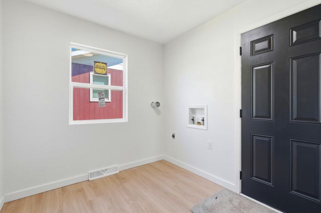 513 S Orchard Crest Avenue, Springfield, MO 65802