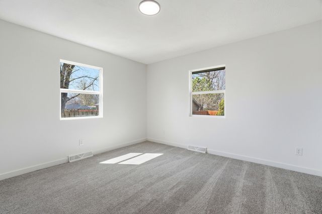 513 S Orchard Crest Avenue, Springfield, MO 65802