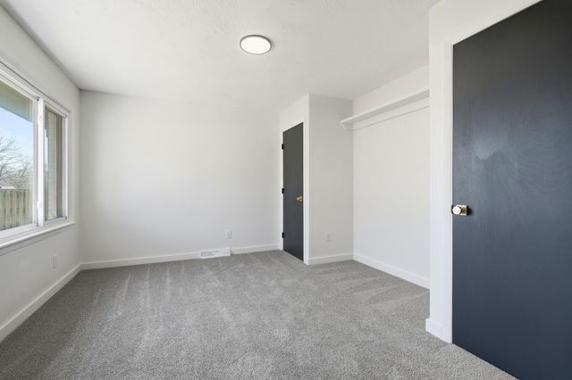 513 S Orchard Crest Avenue, Springfield, MO 65802