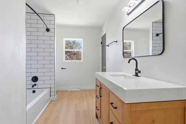 513 S Orchard Crest Avenue, Springfield, MO 65802