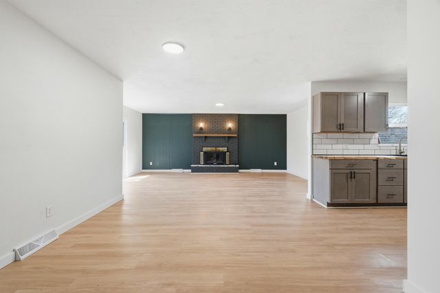 513 S Orchard Crest Avenue, Springfield, MO 65802