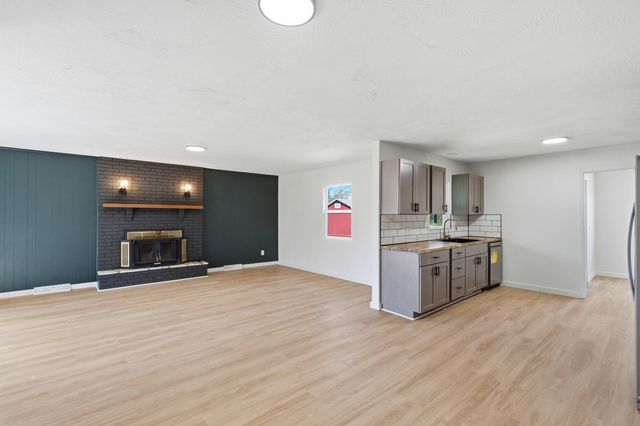 513 S Orchard Crest Avenue, Springfield, MO 65802